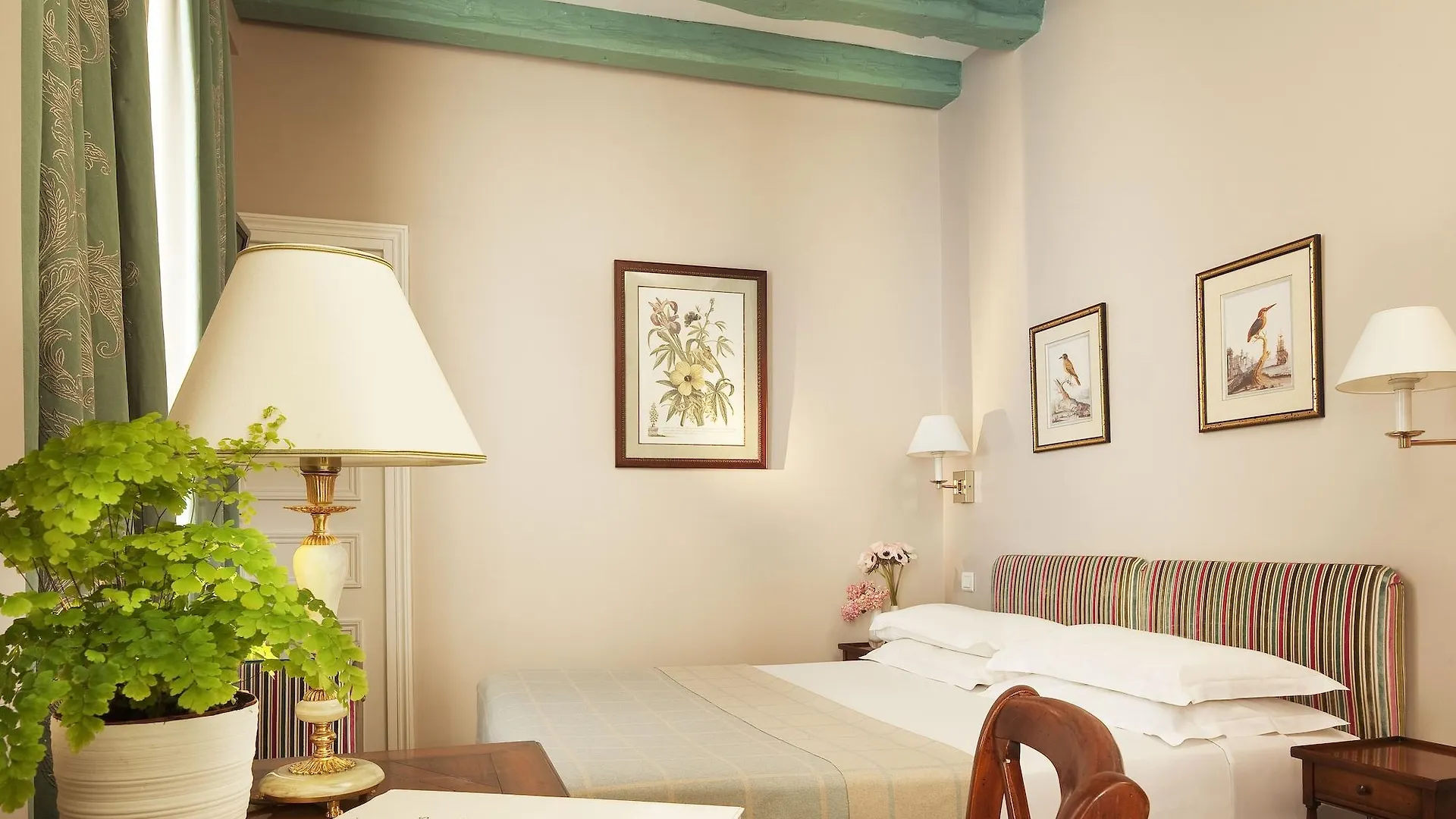 Le Relais Saint Honore Hotel 4*