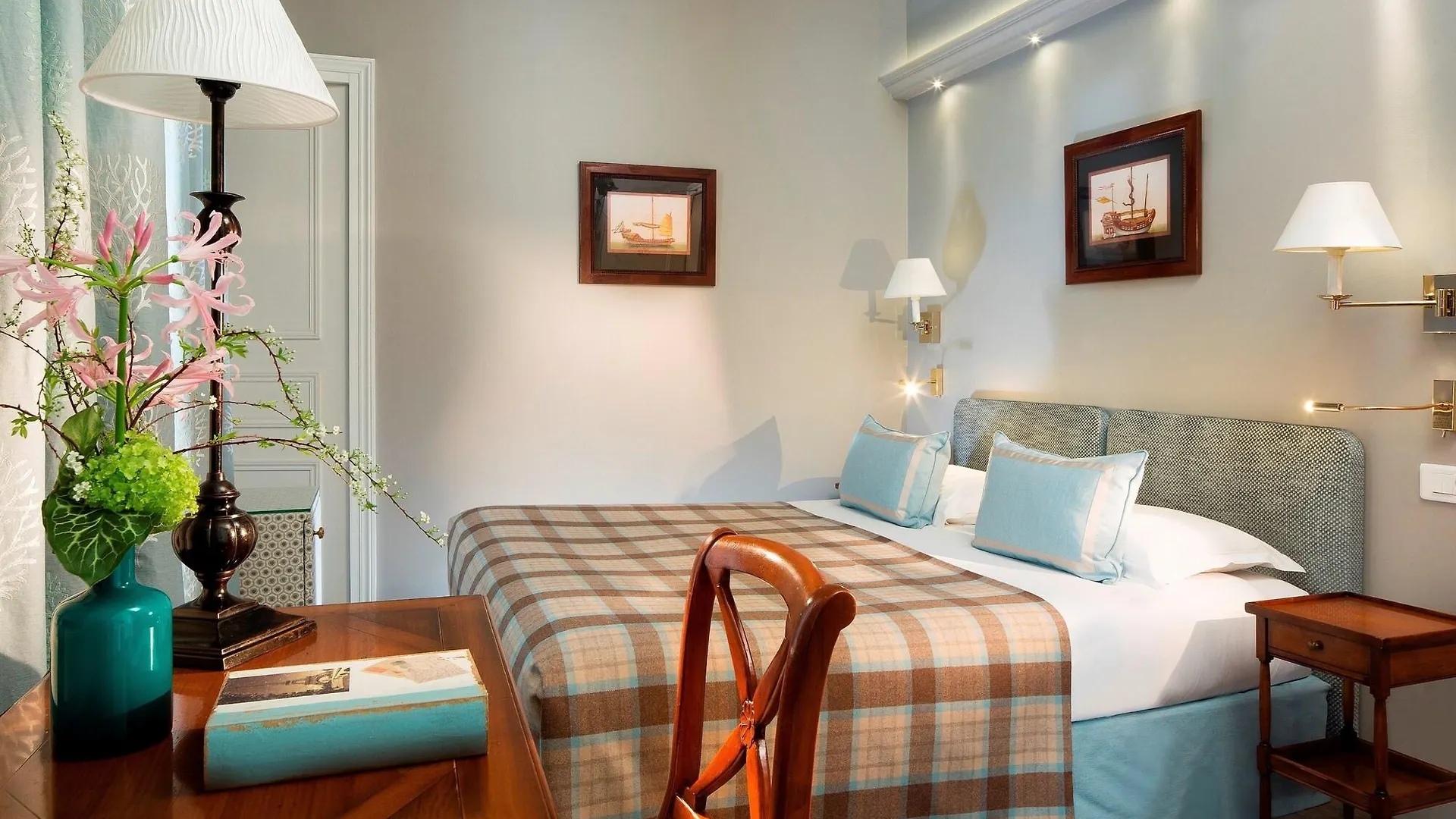 Le Relais Saint Honore Paris