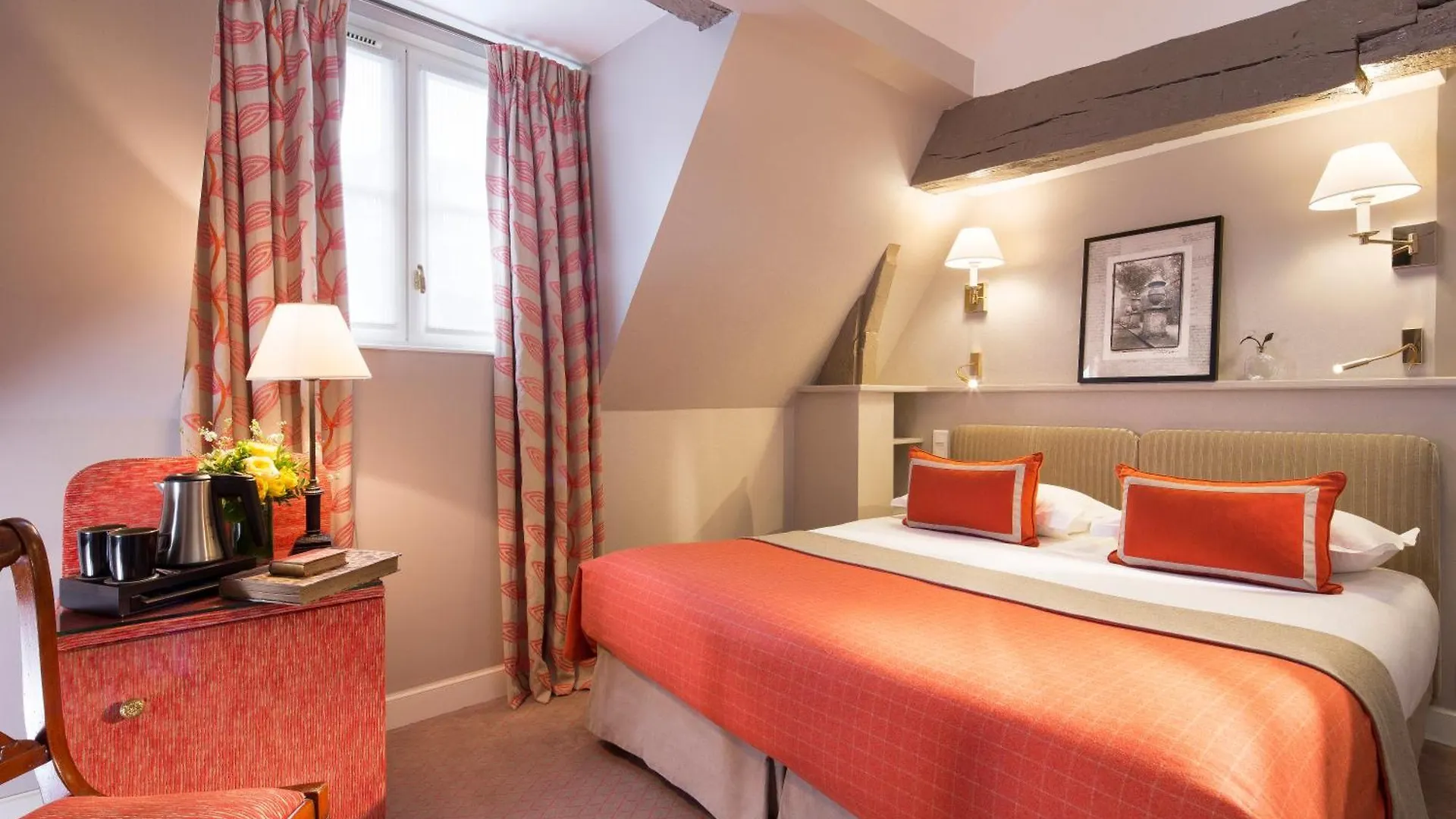 Le Relais Saint Honore 4*