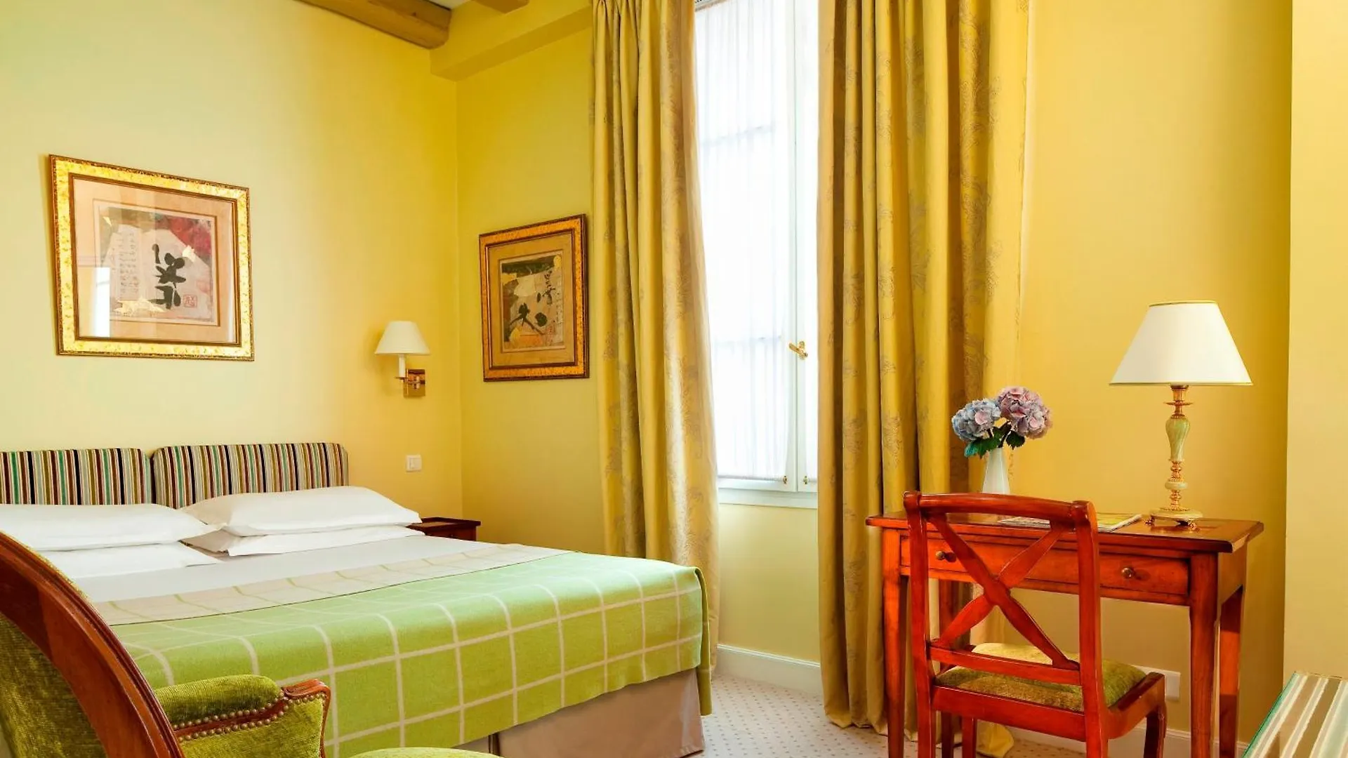 Le Relais Saint Honore 4*
